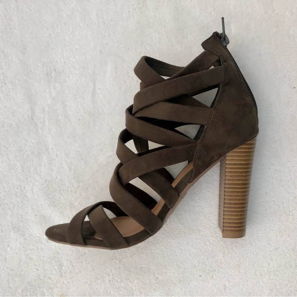 SINGLE RIGHT SHOE Charlotte Russe Velvet  Strappy Heel Size 6